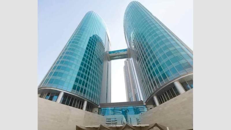 «أبراج الإمارات المالية».. توأمان يحتضنان أكبر موقف سيارات أوتوماتيكي في العالم